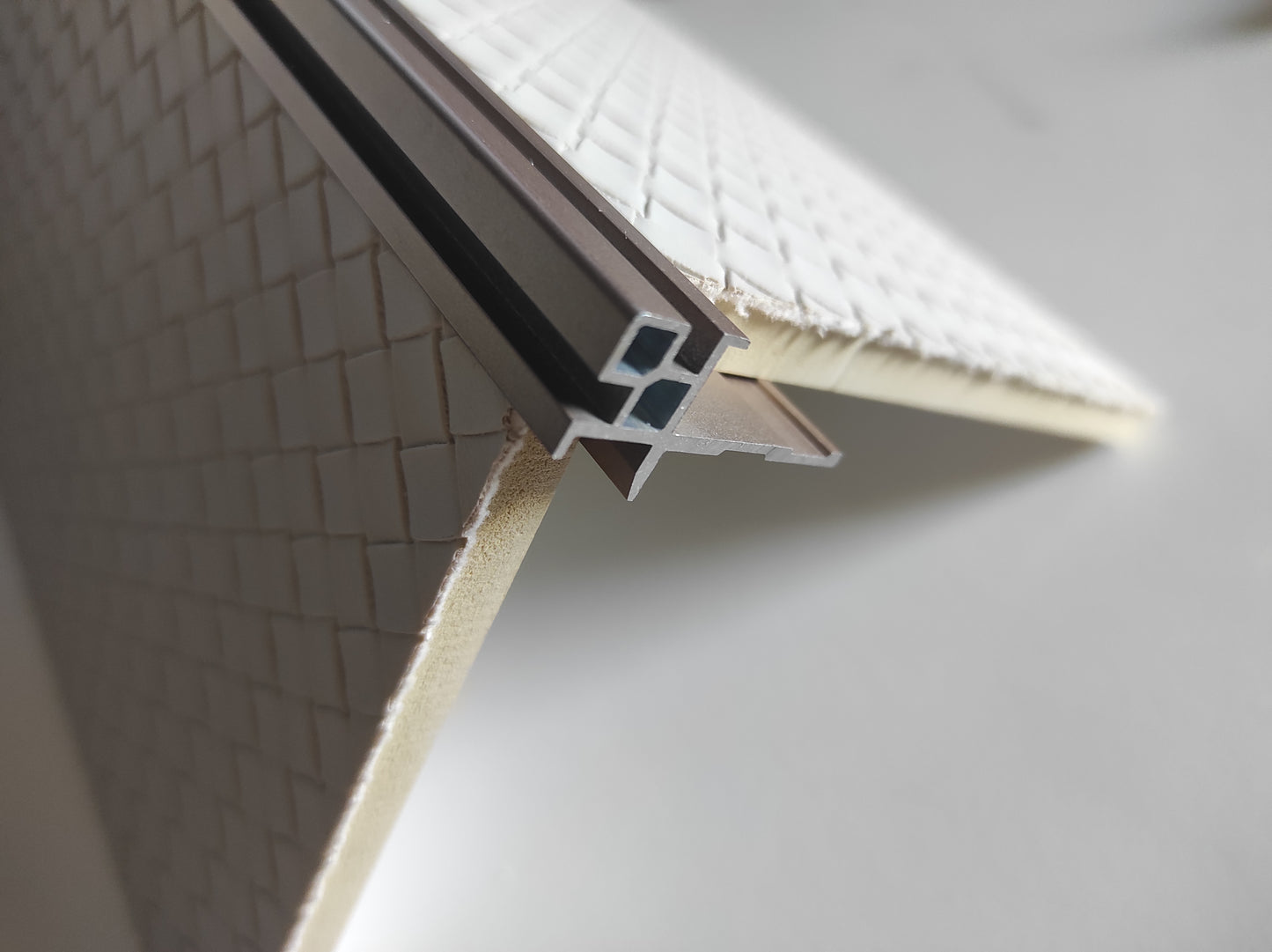 Profilo Angolare in Alluminio per DRYWALL, altezza 3000 mm, color ottone chiaro