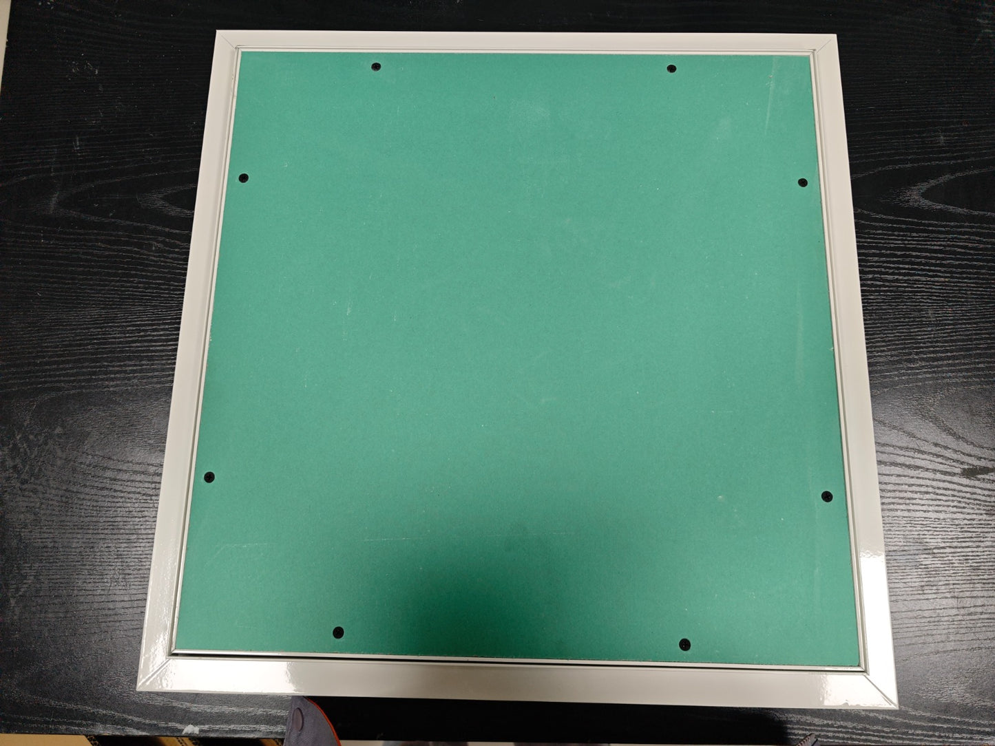 EA4040ALUWH  Formato 400x400 mm botola d’ispezione con telaio in alluminio e guarnizione, con sportello in cartongesso