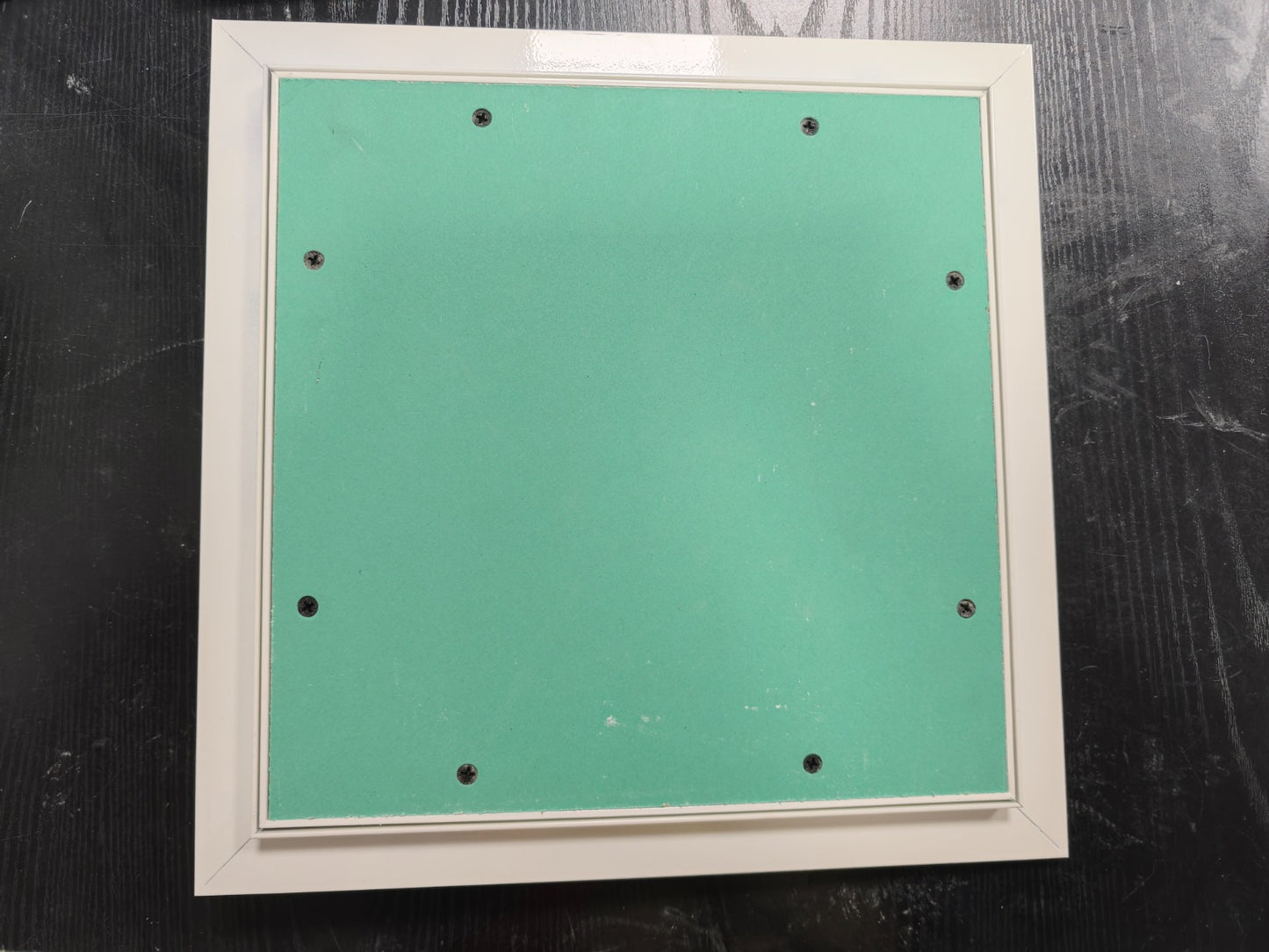 EA5050ALUWH Formato 500x500 mm botola d’ispezione con telaio in alluminio e guarnizione, con sportello in cartongesso