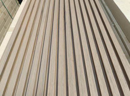 Rivestimento murale per esterni in WPC AIRSHIELD 5 Teak misure 3000 x 219 x 26 mm Confezione: 1 scatola = 3 pezzi = 1,8 m²
