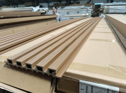 Rivestimento murale per esterni in WPC AIRSHIELD 5 Teak misure 3000 x 219 x 26 mm Confezione: 1 scatola = 3 pezzi = 1,8 m²