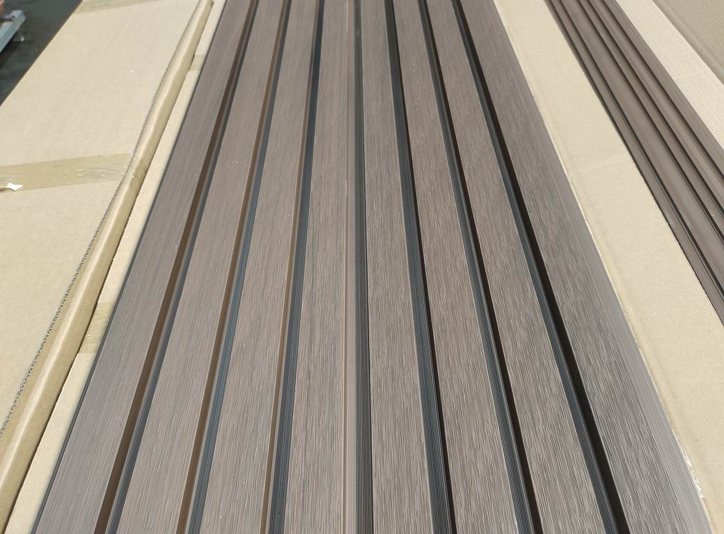 Rivestimento murale per esterni in WPC AIRSHIELD Noce misure 3000 x 219 x 26 mm Confezione: 1 scatola = 3 pezzi = 1,8 m²