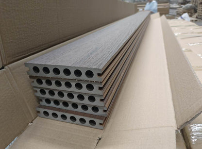 Listoni Decking Sundeck WPC bicolore Rovere-Grigio chiaro, lunghezza 2200 x 138 mm, 5 pezzi, 1.54 m², da esterni (su pallet a perdere)