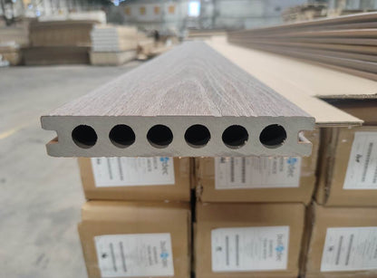 Listoni Decking Sundeck WPC bicolore Rovere-Grigio chiaro, lunghezza 2200 x 138 mm, 5 pezzi, 1.54 m², da esterni (su pallet a perdere)