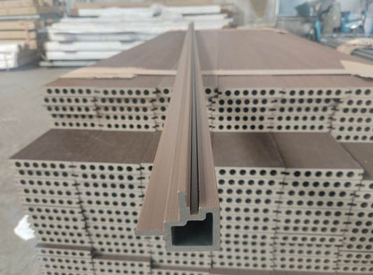 Angolo esterno M/F per rivestimento murale composito in WPC AIRSHIELD Noce, misure 3000 x 50 x 50 mm, scatola da 2 pezzi