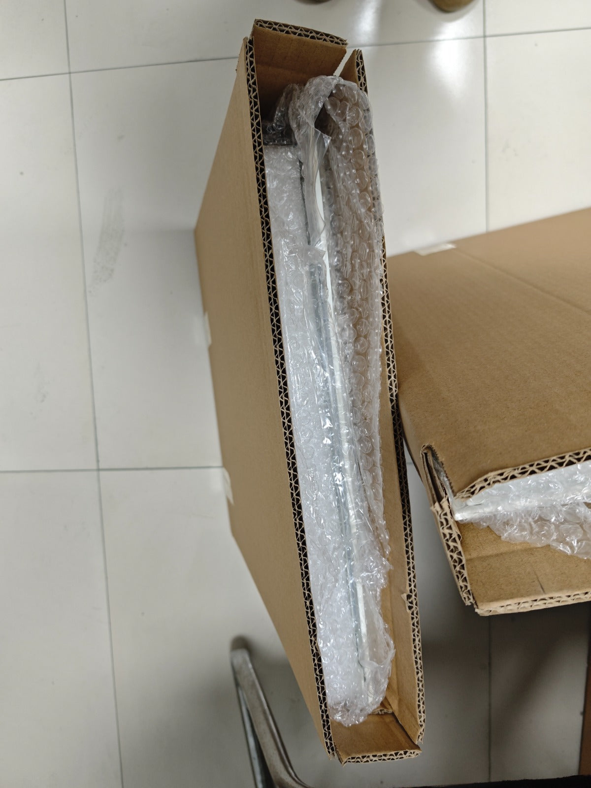 EA4040ALUWH  Formato 400x400 mm botola d’ispezione con telaio in alluminio e guarnizione, con sportello in cartongesso