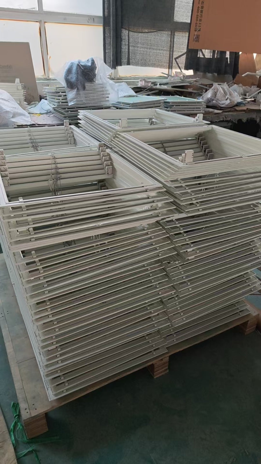 EA5050ALUWH Formato 500x500 mm botola d’ispezione con telaio in alluminio e guarnizione, con sportello in cartongesso